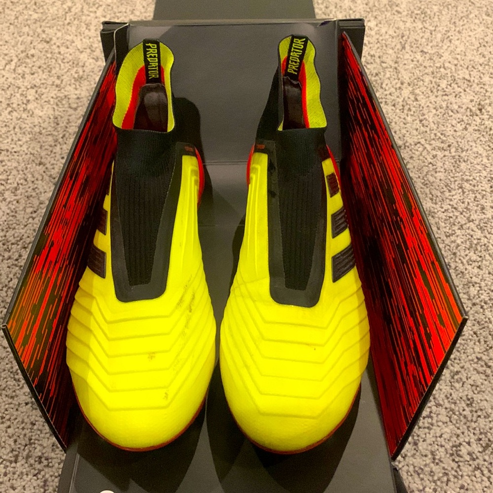 Size 9 Predator 18+ SG, Solar Yellow, drawstring bag and box included